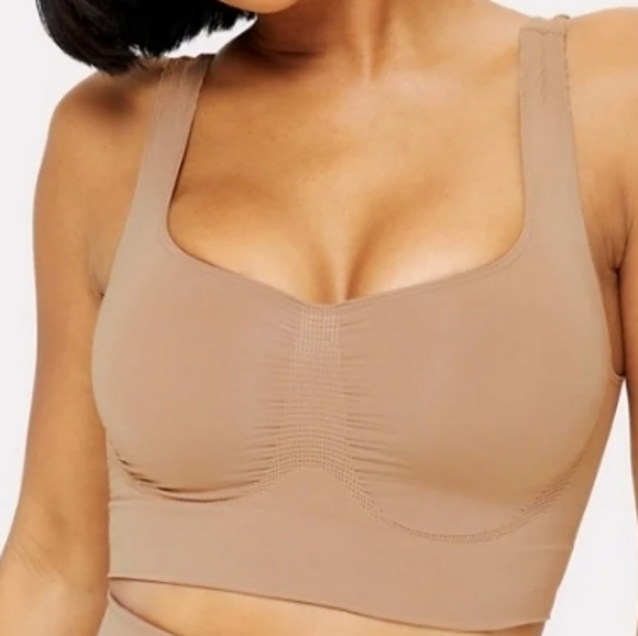 BNWT Fabletics "Yitty" Nearly Naked Shaping Midi Bra - Picture 2 of 7